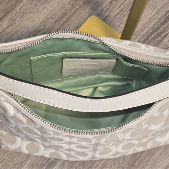 Coach Shoulderbag Signature Small Bag Green Satin Interior - Picture 3 of 16